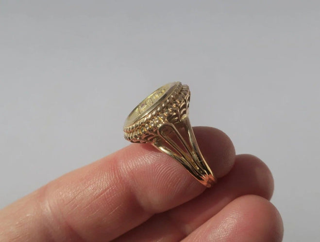 Bague 50 A. Augis - Bague chevalière Médaille d’Amour en or jaune, diamant et rubis 58 Facettes
