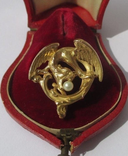 Broche Broche chimère en or jaune 18 carats et perle 58 Facettes