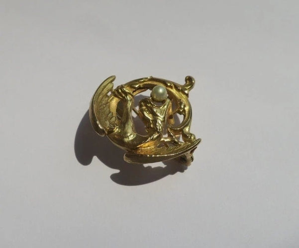 Broche Broche chimère en or jaune 18 carats et perle 58 Facettes