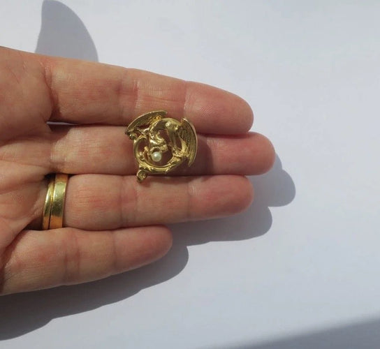 Broche Broche chimère en or jaune 18 carats et perle 58 Facettes