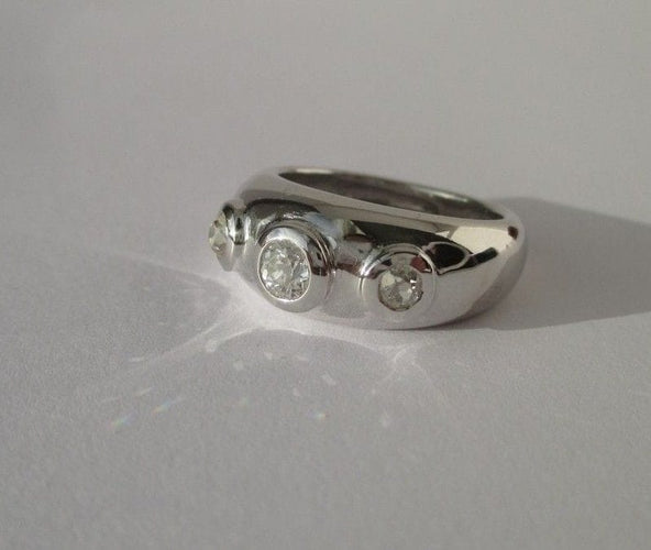 Bague 51 Bague jonc trilogie en or blanc et diamants 58 Facettes