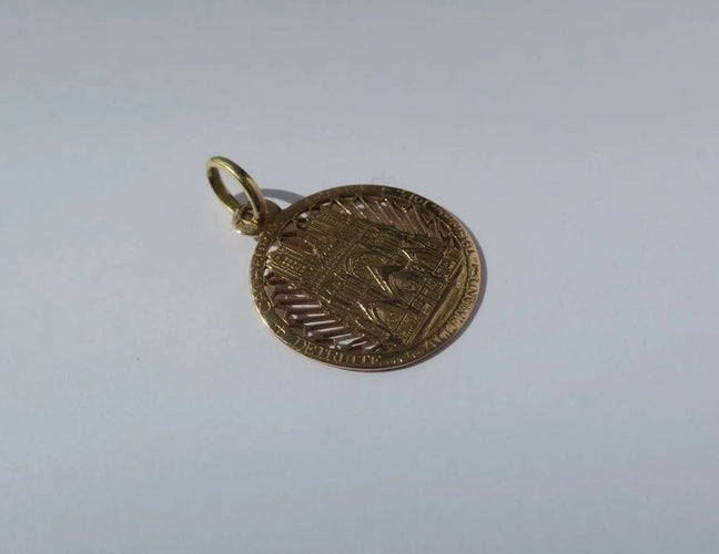 Pendentif Pendentif médaille commémoratif Cathédrale de Reims en or jaune 18 carats 58 Facettes