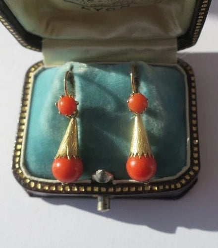 Boucles d'oreilles Boucles d’oreilles dormeuses pendantes XIXe en or rose 18 carats et corail 58 Facettes