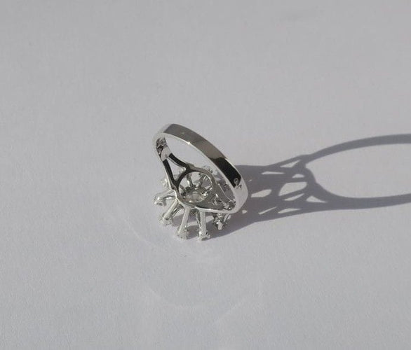 Bague 51 Bague marguerite fleur en or blanc 18 carats et platine avec diamants 58 Facettes