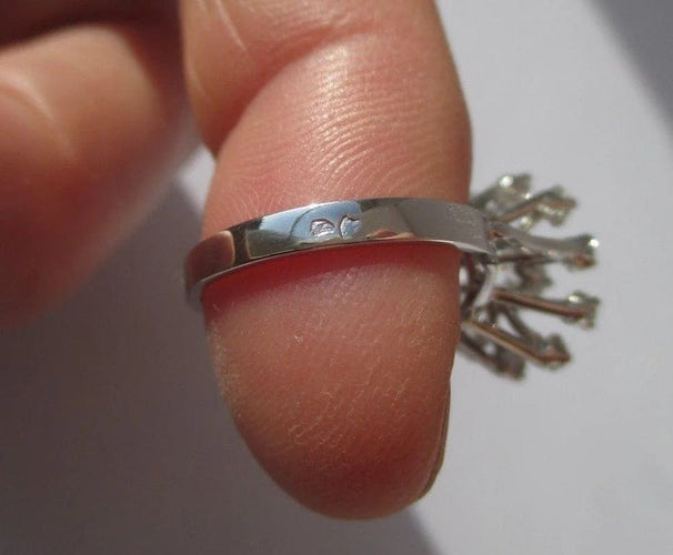 Bague 51 Bague marguerite fleur en or blanc 18 carats et platine avec diamants 58 Facettes