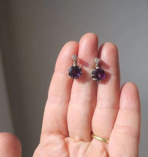 Boucles d'oreilles Boucles d’oreilles dormeuses anciennes en or jaune 18 carats et améthystes 58 Facettes