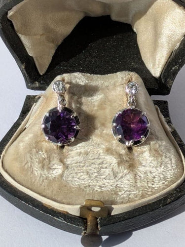 Boucles d'oreilles Boucles d’oreilles dormeuses anciennes en or jaune 18 carats et améthystes 58 Facettes