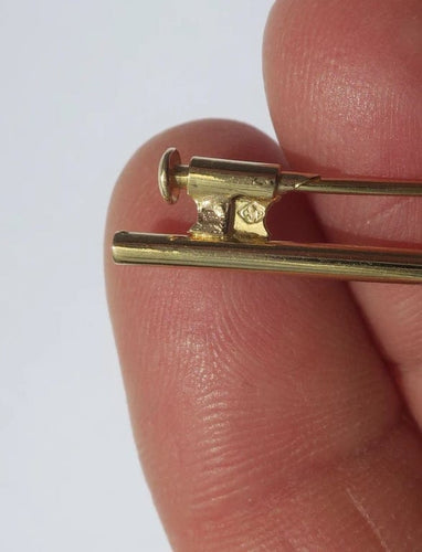 Broche Broche barrette fer à cheval en or jaune 18 carats 58 Facettes