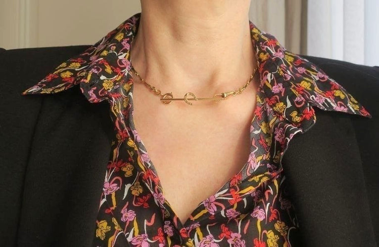 Broche Broche barrette fer à cheval en or jaune 18 carats 58 Facettes