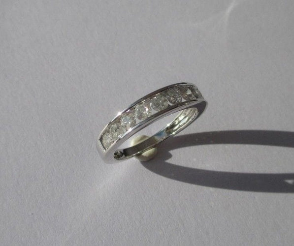 Bague 50.5 Bague alliance demi-tour en or blanc 18 carats et diamants 58 Facettes