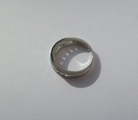 Bague 50.5 Bague alliance demi-tour en or blanc 18 carats et diamants 58 Facettes