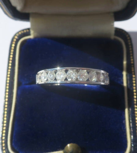 Bague 50.5 Bague alliance demi-tour en or blanc 18 carats et diamants 58 Facettes