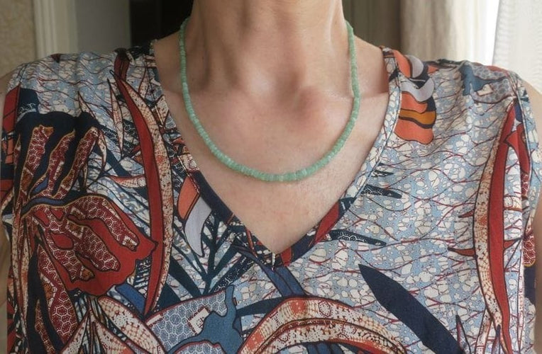 Collier Collier de perles d’émeraudes naturelles avec fermoir en or rose 18 carats 58 Facettes
