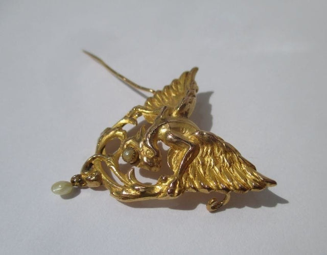 Pendentif Broche-pendentif chimère 1900 en or jaune et perles 58 Facettes