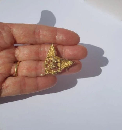 Pendentif Broche-pendentif chimère 1900 en or jaune et perles 58 Facettes