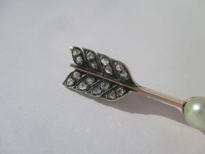 Broche Broche flèche en or rose 18 carats, perle fine et diamants 58 Facettes