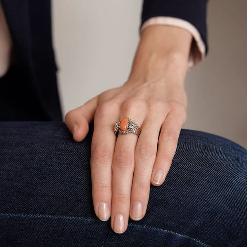 Bague 55 Bague en or blanc 18K avec corail cabochon et diamants 58 Facettes P10L9