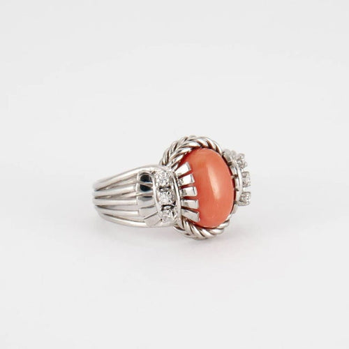 Bague 55 Bague en or blanc 18K avec corail cabochon et diamants 58 Facettes P10L9
