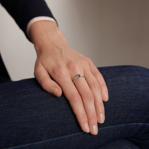 Bague 54 Bague solitaire en or blanc 18 carats avec topaze London Blue et diamants 58 Facettes