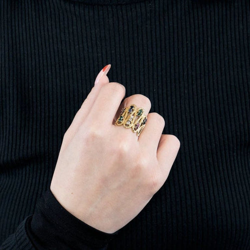 Bague 52 Bague vintage en or jaune 18K, diamants, rubis, saphirs et émeraudes 58 Facettes