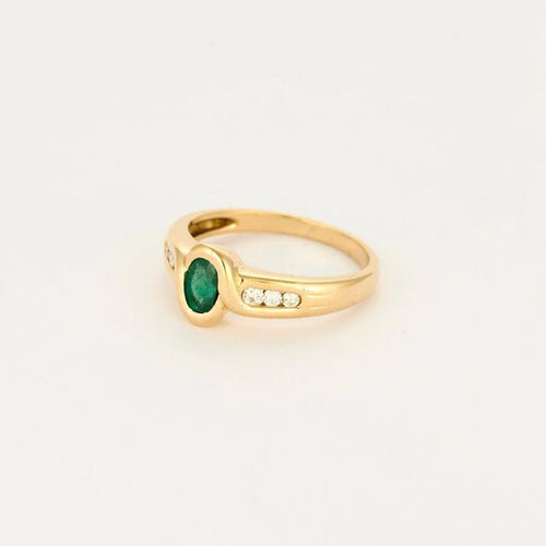 Bague 56 Bague vintage en or jaune 18K avec diamants et émeraude 58 Facettes
