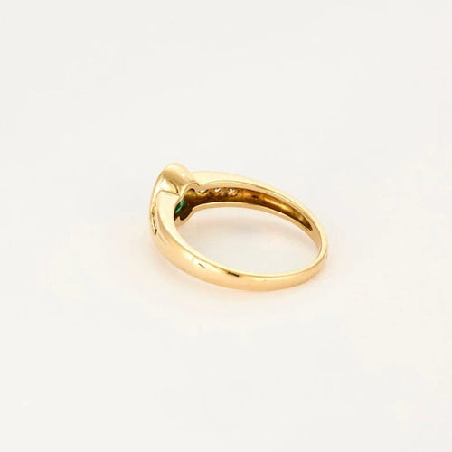 Bague 56 Bague vintage en or jaune 18K avec diamants et émeraude 58 Facettes