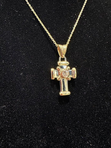 Pendentif Pendentif croix en or jaune et blanc avec diamant 58 Facettes 1.0000258/1