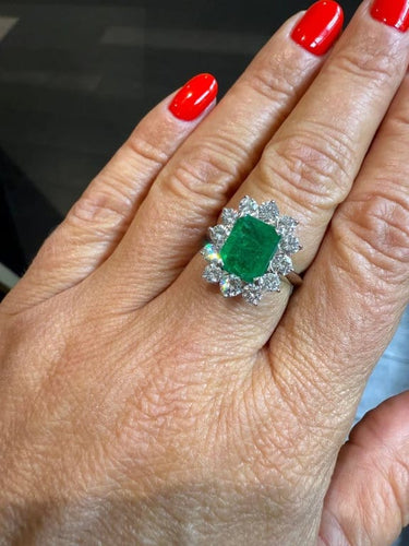 Bague 54 Bague en or blanc 18 carats avec émeraude 2,65 ct et diamants 58 Facettes 1.0000791/1