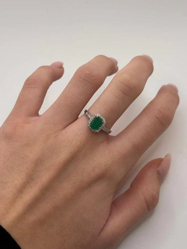 Bague 52 Bague en or blanc 18K sertie d’une émeraude 1 ct et diamants 58 Facettes