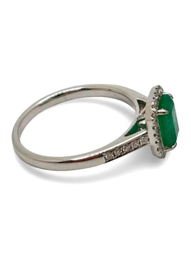 Bague 52 Bague en or blanc 18K sertie d’une émeraude 1 ct et diamants 58 Facettes