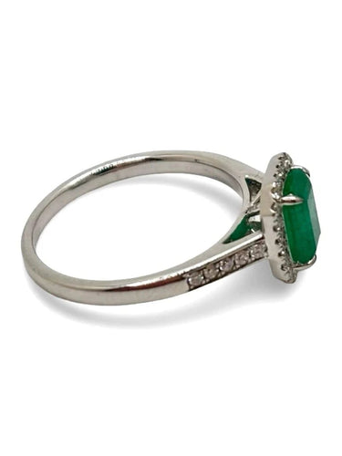 Bague 52 Bague en or blanc 18K sertie d’une émeraude 1 ct et diamants 58 Facettes