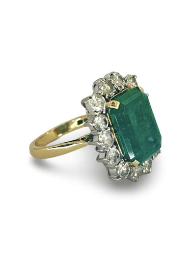 Bague 52 Bague en or jaune 18K avec émeraude 6,80 ct et diamants 58 Facettes 00021101