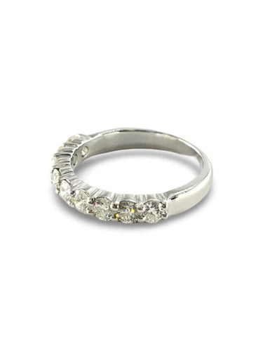 Bague 51 Demi-alliance - Bague en or blanc 18K et diamants 58 Facettes