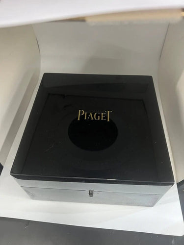 Montre Piaget Tank Allongée - Montre en or jaune 18K réf. 9228 58 Facettes