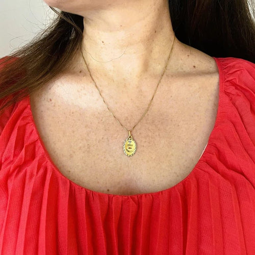 Pendentif Augis - Médaille d’amour ovale en or jaune 18K et rubis synthétiques 58 Facettes LMB-316