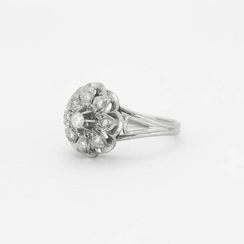 Bague 54 Bague fleur ciselée en or gris 18K et diamants 58 Facettes
