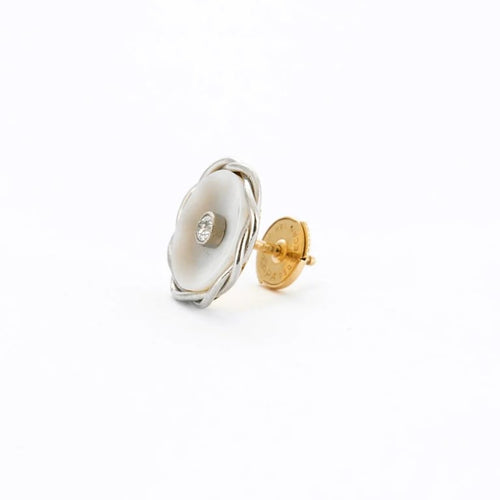Boucles d'oreilles Boucles d'oreilles puces en platine et or jaune, diamants et nacre 58 Facettes