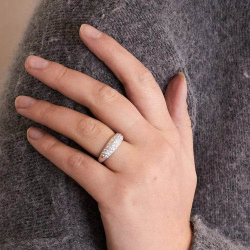 Bague 52 Bague en or blanc 18k pavée de diamants 0,95 ct 58 Facettes 002.203