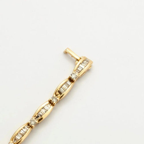 Bracelet Bracelet en or jaune 18k serti de diamants taille baguette 58 Facettes 1