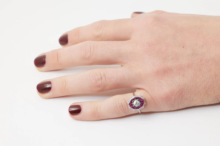 Bague 51 Bague Art déco rubis calibrés et diamants en or gris 18K 58 Facettes