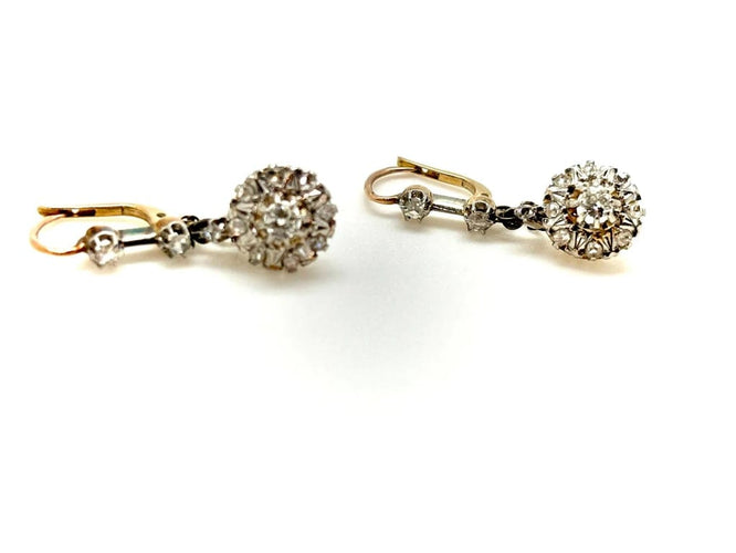 Boucles d'oreilles Boucles d’oreilles dormeuses Art déco motif fleur en or 18k et platine diamants 58 Facettes M8616