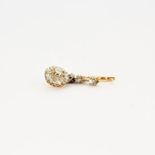 Boucles d'oreilles Boucles d’oreilles dormeuses Art déco motif fleur en or 18k et platine diamants 58 Facettes M8616