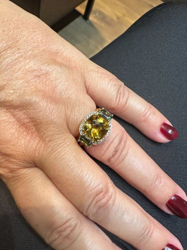 Bague 53.5 Bague cocktail en or rose avec citrine, saphirs verts et diamants 58 Facettes