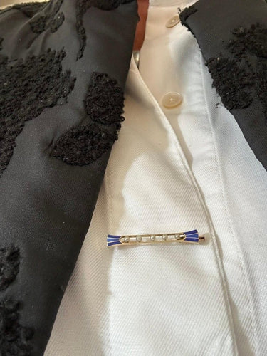 Broche Broche Art déco en or 18 carats, demi-perles et émail bleu 58 Facettes