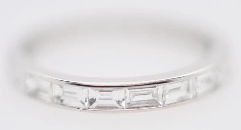 Bague 53 Bague de fiançailles en or blanc 18 carats et diamants 58 Facettes
