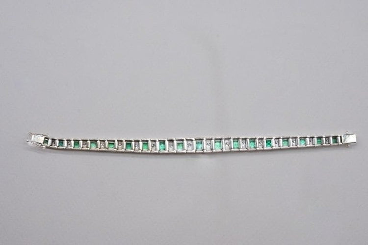 Bracelet Bracelet Art déco en or blanc, diamants et émeraudes 58 Facettes