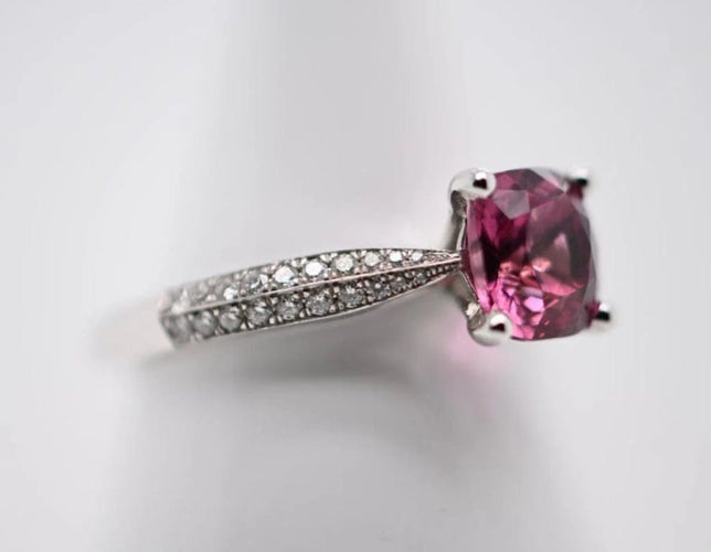 Bague 54 Bague en or blanc 18 carats avec diamants et saphir rose 58 Facettes