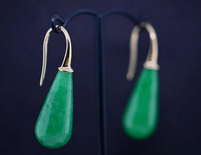 Boucles d'oreilles Boucles d’oreilles en jade avec crochets en or jaune 18 carats 58 Facettes
