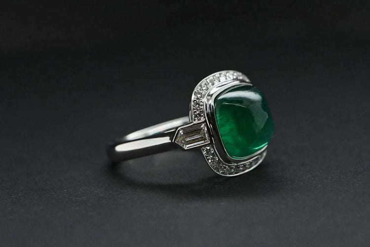 Bague 54 Bague en or blanc 750, émeraude et diamants 58 Facettes