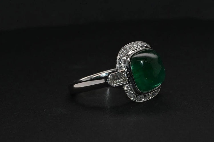 Bague 54 Bague en or blanc 750, émeraude et diamants 58 Facettes